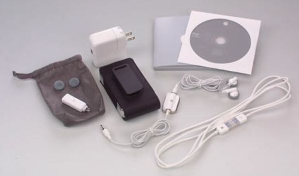 ACアダプターやリモコン付きのイヤフォン、FireWireケーブルや変換コネクターのほかに、Windows専用のソフト（Musicmach Jukebox）が付属していた
