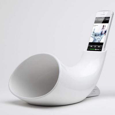 en&is、陶器製のホルン型iPhoneスピーカー「Megaphone」 - スピーカー