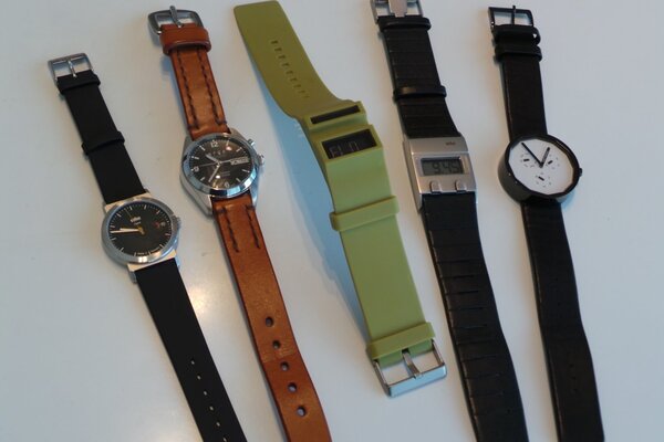 ちょっとこだわりのある人向けの“デザインコンシャス系”腕時計も多い。ブラウンなどの伝統系企業以外にも、個人デザイナーの参入やコラボ商品が多いカテゴリーだ