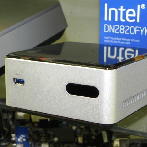 超小型パソコン Intel NUC DN2820FYKH Windows10