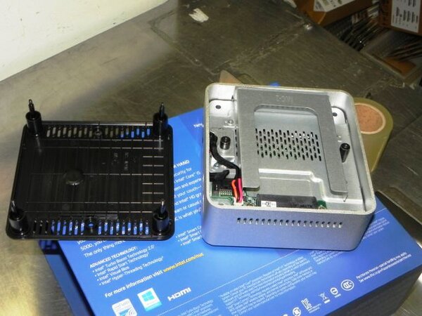 ASCII.jp：2.5インチベイを備えるNUCに「Core i5-4250U」の最上位モデル