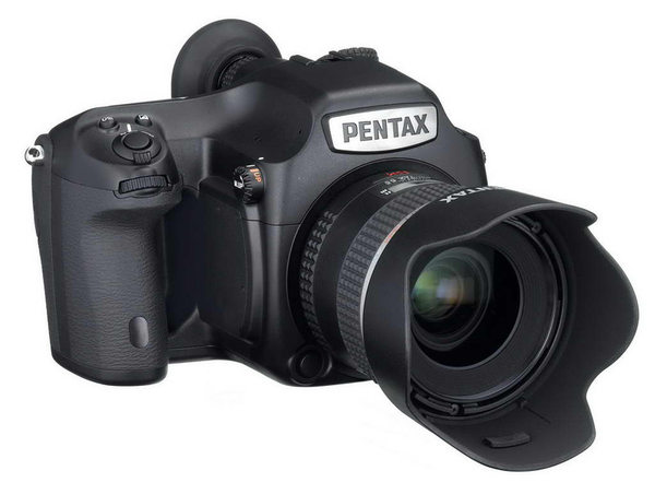 詳細は不明だが今春発売が予定されている「PENTAX 645D 2014」（仮称）