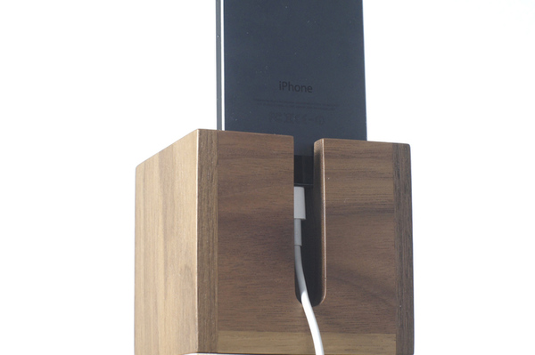 置くだけで音を増幅する 電源不要のiphone用木製スピーカースタンド Mobileascii