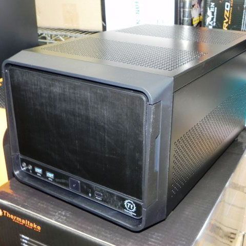 ASCII.jp：Thermaltakeからフロントドアを備えたキューブ型PCケースが発売