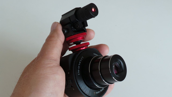 コンパクトなソニーの“レンズスタイルカメラ”は単体でも使いたいアイテムだ