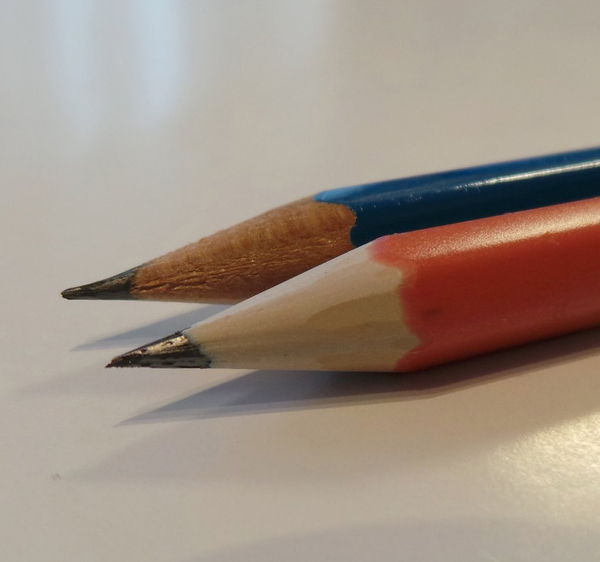 ステッドラーが新しく開発したウォペックス製法鉛筆（手前）は新素材を積極的に用いた新製品。自然環境保護までをフォーカスしている。好みは分かれると思うが……