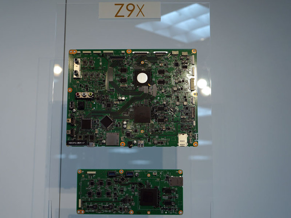 Z9Xの基板。処理エンジンは「REGZA ENGINE CEVO 4K」と従来と同じだが、ファームウェアを見直して新しい液晶パネルに最適化させた