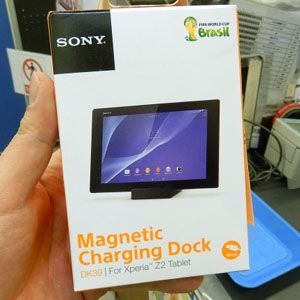 現役使用中【充電台つき】XPERIA Z2 Tablet【SONY】セット ASCII.jp：Xperia Z2 Tabletを置くだけで充電できる純正ドック