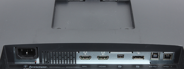 背面には左から、電源コネクター、HDMI×2、miniDisplayPort、DisplayPort、USB端子が並ぶ
