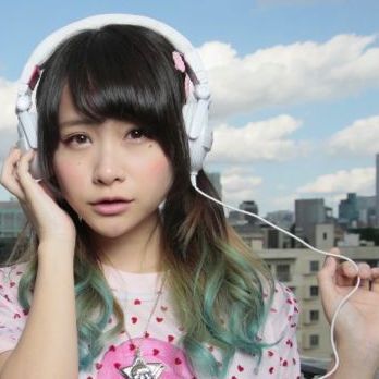 ASCII.jp：PASSPO☆増井みお、部屋に生首!?の私生活と音へのこだわり (1/6)