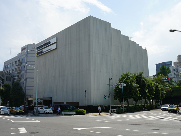 JR千駄ヶ谷駅から徒歩10分の距離にある「ビクタースタジオ」