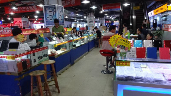中国唯一といっていいかもしれない、タブレットだけを扱う「桑達電子市場」