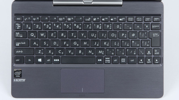 TransBook T100TAのキーボード部。パッと見高級感がある