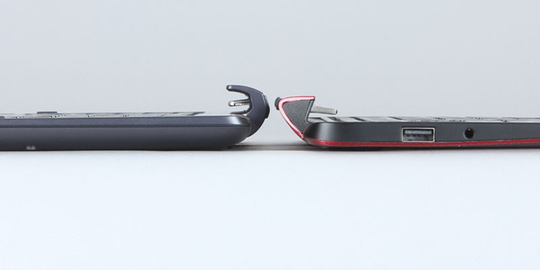 キーボードドックはTransBook T100TA（左）よりHP Pavilion 11-h100 x2（右）のほうが薄い