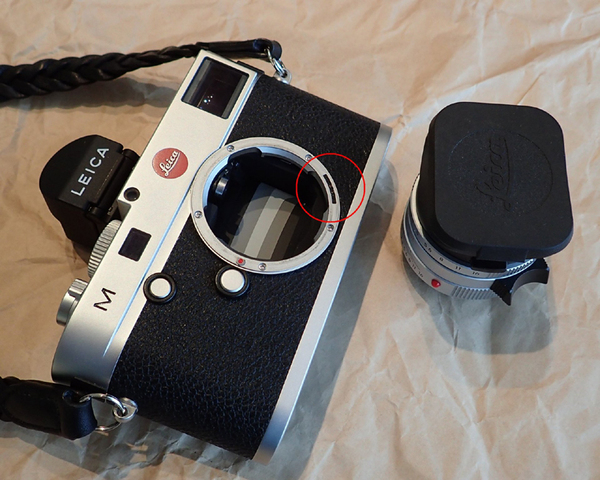 Leicaは2006年発売のLeica M8から自社レンズの管理を6ビットコードで行なった
