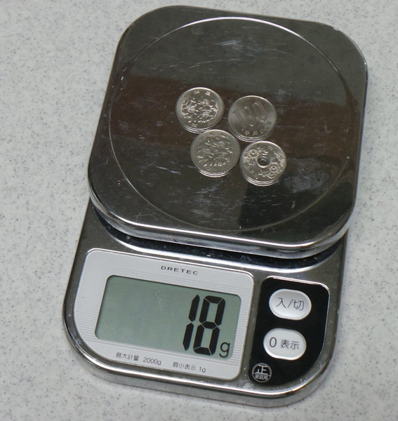18gというのは100円硬貨3枚と、50円硬貨1枚と同じ。極めて軽量だ