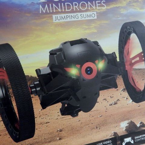 ASCII.jp：80cmの大ジャンプ！ 躍動感がハンパないラジコン「Jumping