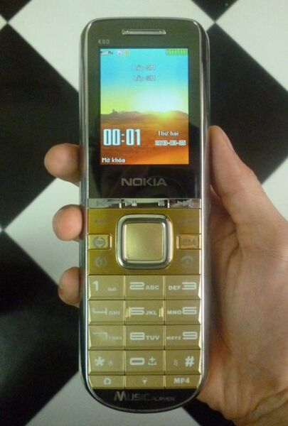 ベトナムで発見した巨大フィーチャーフォン「Nokia K60」。Nokia製ではないのだが……