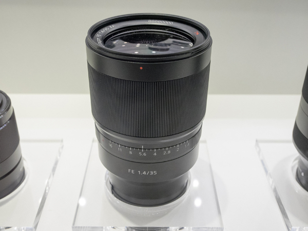 「Distagon T* FE 35mm F1.4 ZA」は、2015年3月に市場に投入予定の単焦点レンズ