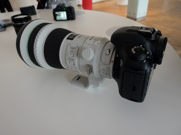 「EF 400mm F4 DO IS II USM」は、400mmの単焦点レンズ。重量は2100gで手持ち撮影も十分に可能なレベル