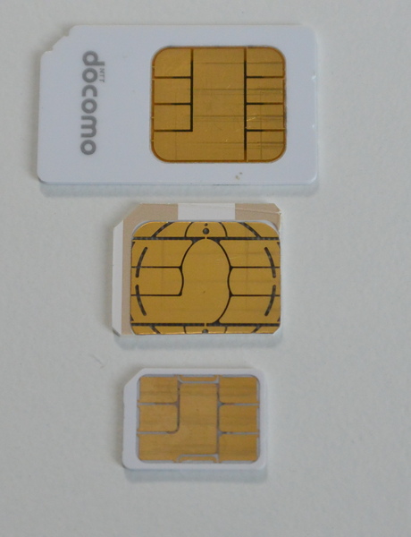 SIMカードのサイズは現在3種類あり、各社3タイプ用意していることが多い