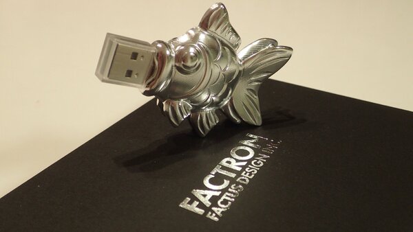 金属精密加工が本業であるFACTRONのデザインコンシャス系USBメモリー