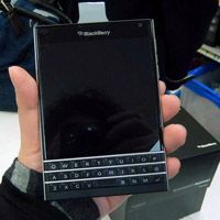 BlackBerry Passport スマホ BlackBerry、ステンレス製QWERTY端末「Passport Silver Edition」を