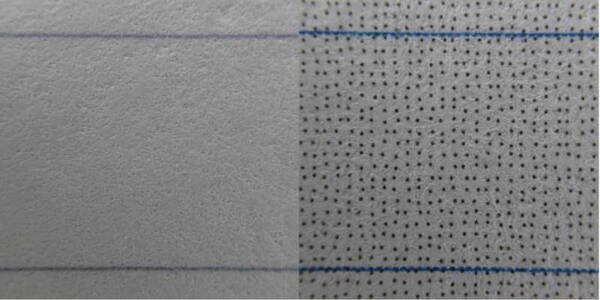 ごく普通の横罫ノート（左）とアノトパターンが事前印刷されたLivescribe専用の特殊ノートの拡大写真。実際にはどっとはそれほど見えず、少しグレーっぽく見える感じだ