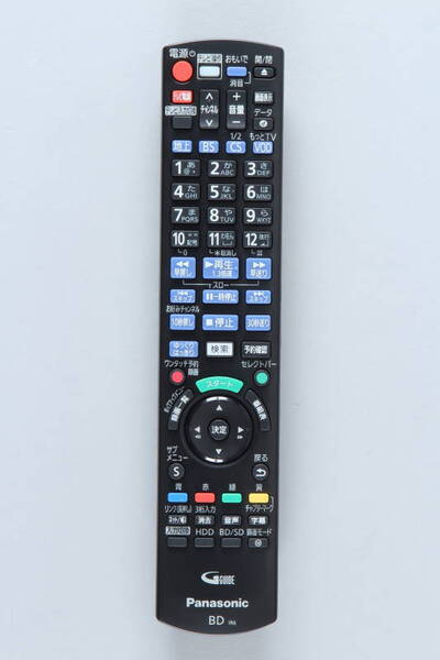 基本的には従来のリモコンと同様だが、十字キーの右上に「セレクトバー」ボタンがある。このほか、上部には他社製テレビの操作が行なえる「テレビ操作」ボタンも新設された
