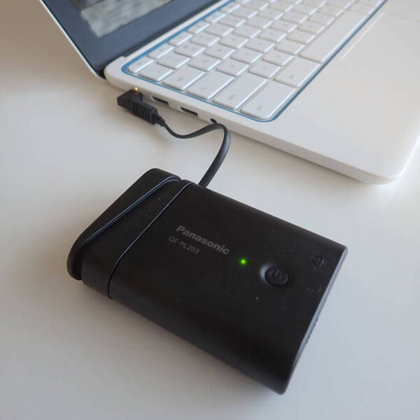 Chromebook 11はパナソニックのUSBモバイル充電池でもかろうじて充電できた