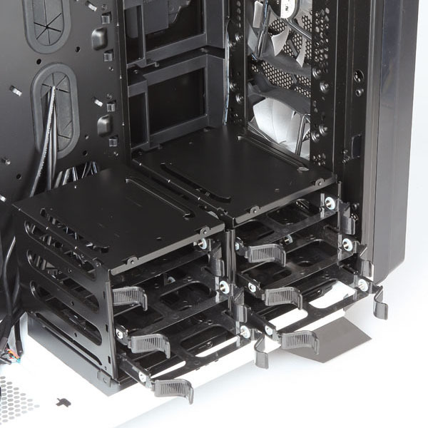 ASCII.jp：長～く使える極上のPCケース2014【CORSAIR/SilverStone/Lian