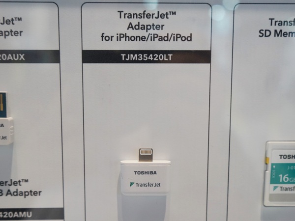 iPhone／iPad／iPodに接続できる「TransferJet」アダプター