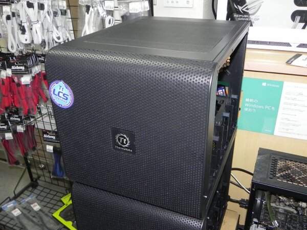 ASCII.jp：積み重ねて使えるキューブ型のPCケースがまもなく発売