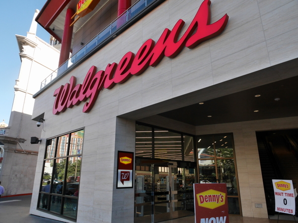 Walgreensは、アメリカのドラッグストアチェーン。こちらも全米店舗でPayPassが利用できる
