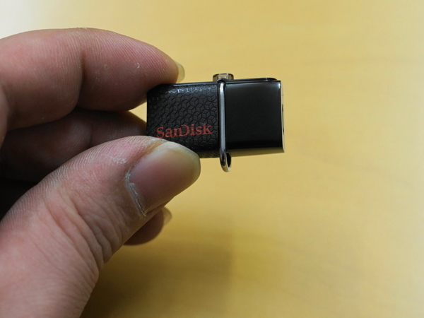 極小サイズの「ウルトラ　デュアル　USBドライブ 3.0」