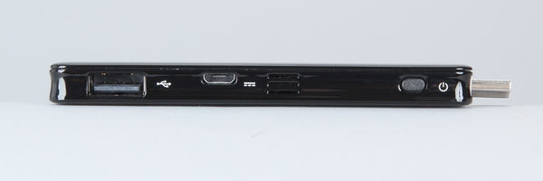 左側面USB端子と電源入力用のmicroUSB端子、電源スイッチがある