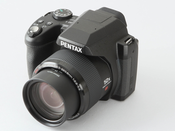 リコー「PENTAX XG-1」。本体サイズは幅119×奥行き97.5×高さ89mm。重量はバッテリーとメディア込みで約567g