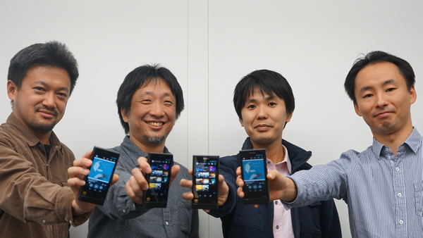 NW-ZX2の開発メンバー（左からプロジェクトリーダー：佐藤 朝明氏、音質設計担当：佐藤 浩朗氏、ソフトウェア担当：村山 敬氏、商品企画担当：田中 光謙氏）