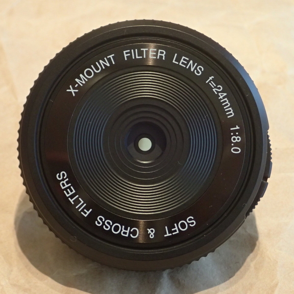 ASCII.jp：20mmボディーに3つのフィルターを内蔵した極薄レンズを衝動