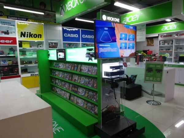 Xbox One販売コーナー。大都市のショッピングモールやスーパーで展開する
