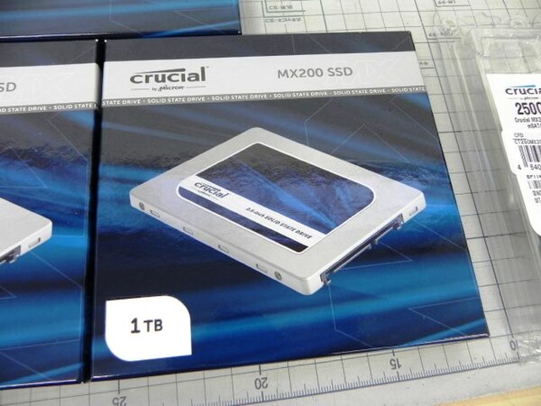 crucial SSD MX200 250GB　新品未開封
