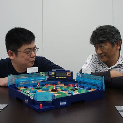 ASCII.jp：おっさんが本気！ ボールが宙を飛ぶ「野球盤 3Dエース」で