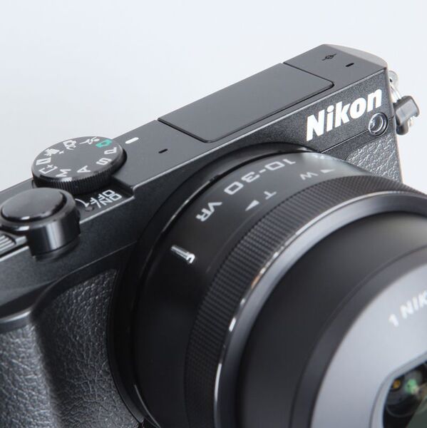 ASCII.jp：コンパクトながら多機能なミラーレス機「Nikon 1 J5」を徹底レビュー！ (1/5)
