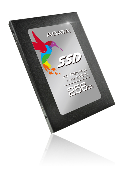SSD低価格化の嚆矢となった（？）、ADATA「ASP600S3-256GM-C」。今も1万円チョイで手に入るので、SSDにまた手をだしてみっか、というような人には最適かもしれない