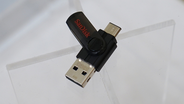 「デュアル USBドライブ Type-C」