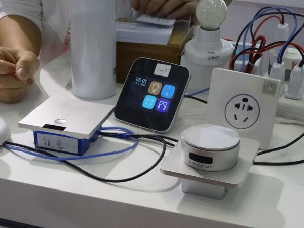 LED壁スイッチで電源を一括管理