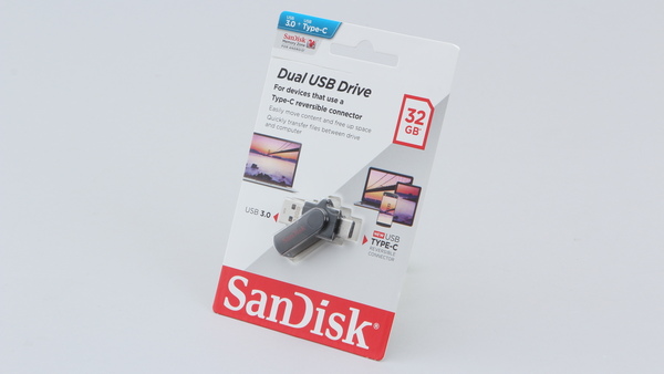 「SanDisk Dual USB Drive Type-C」のパッケージ（英語版）