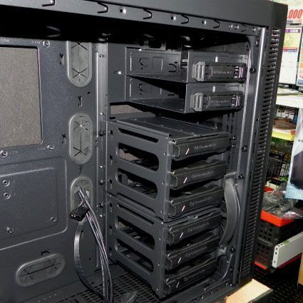 ASCII.jp：静音性を重視したThermaltake期待の新作ケース「Suppressor