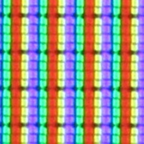 シャープ独自の「AQUOS クアトロン」パネル。RGB（赤、緑、青）に加えてY（黄）のサブピクセルで構成されている