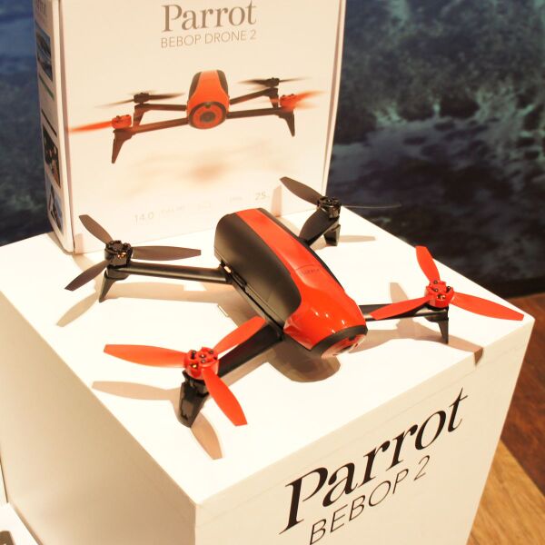 パロット初、25分飛行するドローン「Bebop 2」を発表 - 週刊アスキー